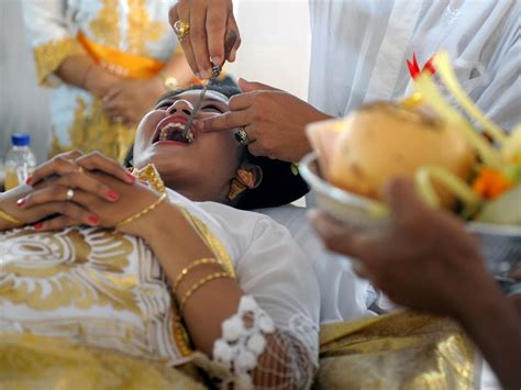 25 STRANGE CUSTOMS AND TRADITIONS AROUND THE .